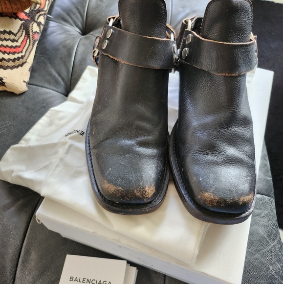 Balenciaga Distressed leather Ankle boot/mules - Picture 7 of 7